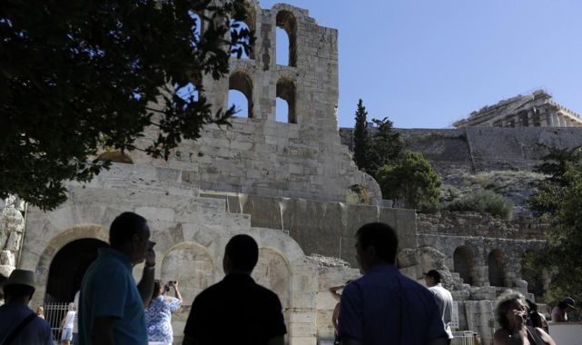 Yunanistan'da aşırı sıcaklar nedeniyle Akropolis öğle saatlerinde ziyarete kapatıldı