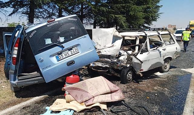 Afyonkarahisar'da feci kaza: 2 kişi hayatını kaybetti, 1 kişi yaralandı
