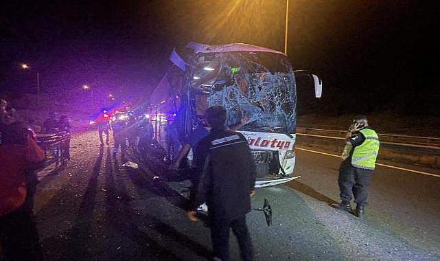 Anadolu Otoyolu'na iki yolcu otobüsü çarpıştı: 15 yaralı