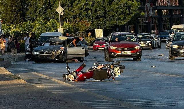 Antalya'da otomobil ile motosiklet çarpıştı: 1 ölü, 2 yaralı