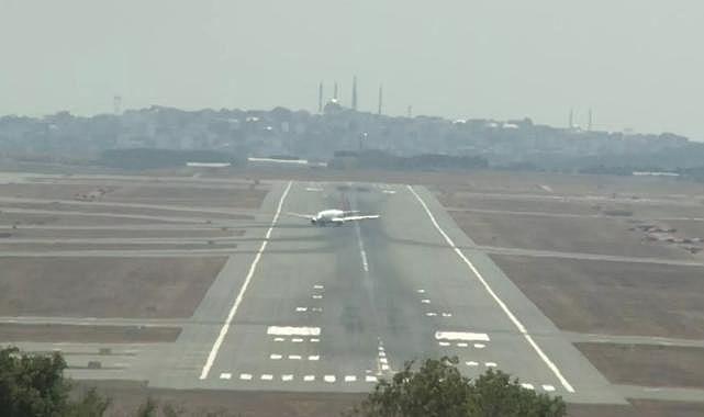 Aşırı sıcaklardan İstanbul Havalimanı pistlerinde hava dalgalanmaları oluştu