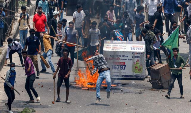 Bangladeş'te kamuda kontenjan kararı protestolarında ölü sayısı 25'e yükseldi