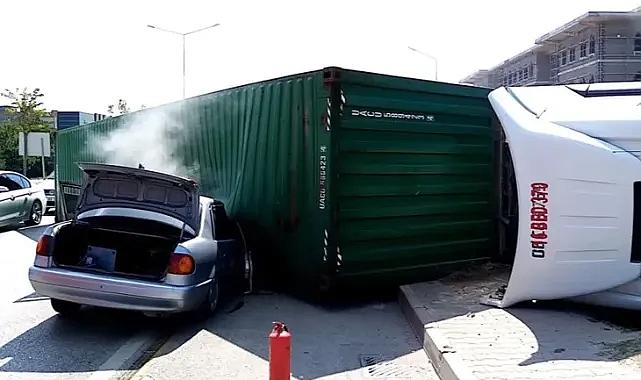 Bursa'da otomobildeki aile ölümden döndü