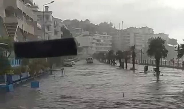 Bursa'da sağanak: Yollar göle döndü