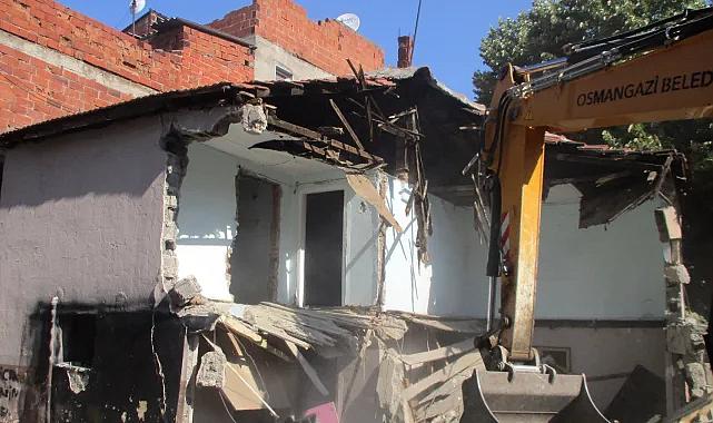 Bursa'da tehlike saçan metruk binalar yıkılıyor