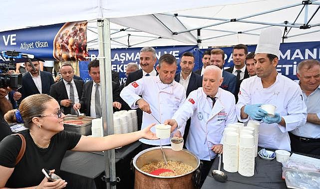 Bursalılara aşureler Özgür Özel’den!