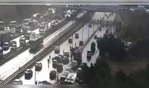 Esenyurt'ta 14 aracın karıştığı zincirleme trafik kazasında 10 kişi yaralandı