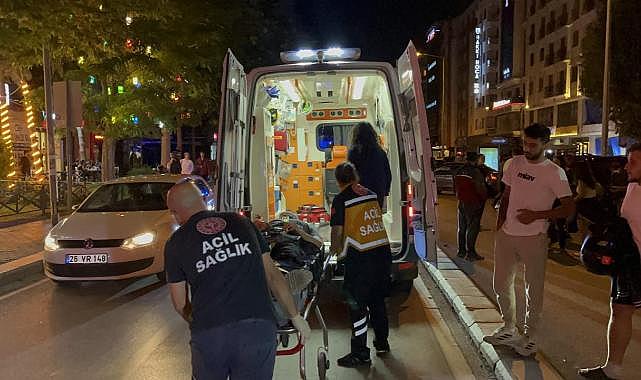 Eskişehir'de motosiklet yayalara çarptı: 3 yaralı