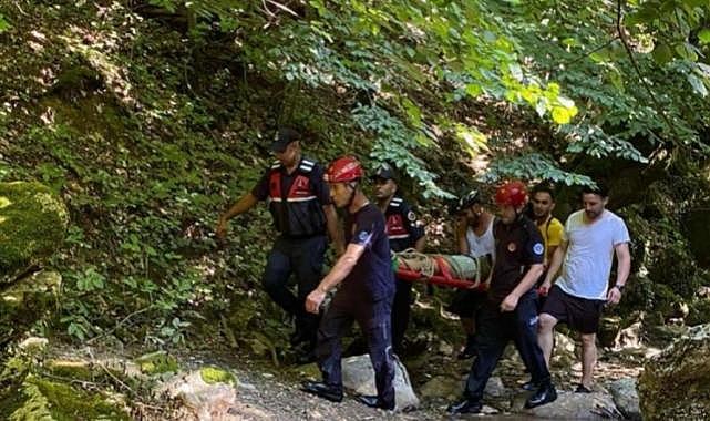 Fotoğraf çekilmek isterken kayalıklardan düştü!