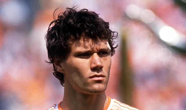 Hollanda'nın futbol efsanesi Van Basten, Demiral'a verilen cezayı yorumladı: 'UEFA kim oluyor?'