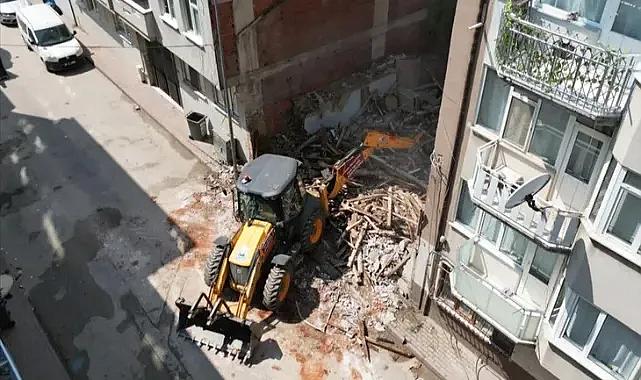 İnegöl'de metruk binalar birer birer yıkılıyor