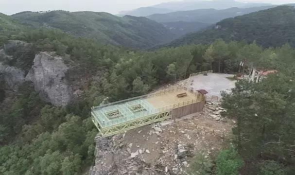 Kazdağları'ndaki seyir terasının camı çatladı! Ziyarete kapatıldı