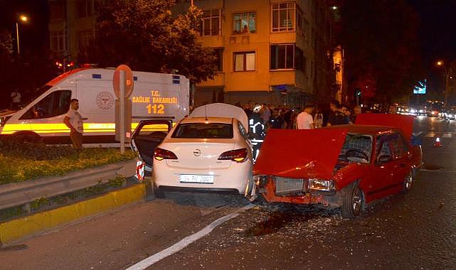 Kocaeli'nde iki otomobil çarpıştı: 6 yaralı