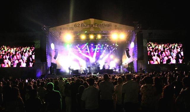 KÖFN ve Feride Hilal Akın, Bursa Festivali’nde izleyenleri büyüledi