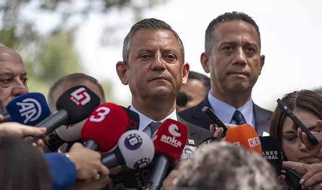 Özel, 'bu parti bayrağı yere düşürmeyenlerin partisidir' diyerek duyurdu: 'CHP iktidarı geliyor'