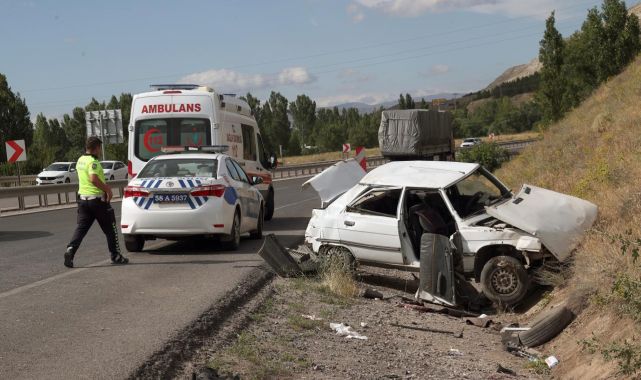 Sivas'ta otomobil devrildi: 1 ölü, 4 yaralı
