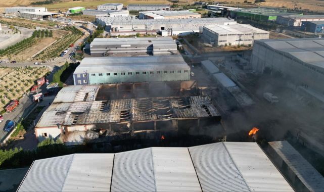 Tekirdağ'da iki plastik fabrikasında yangın