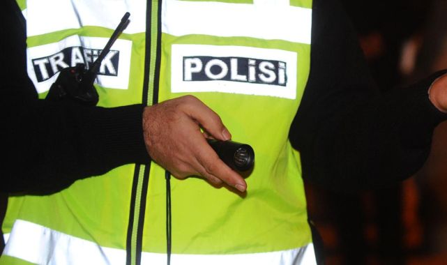Trafiği tehlikeye düşüren iki sürücüye 43 bin lira ceza