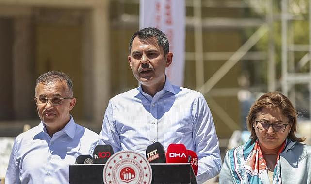 Bakan Kurum: İzmir'de 43 bina ve 45 bağımsız bölümde, Manisa Gördes'te 36 binada hasar tespit edildi