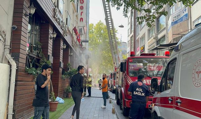 Fatih'te 5 katlı otelde yangın