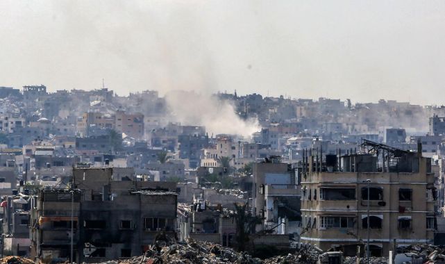 Hamas: İsrail Gazze'de okulları hedef alarak vahşice katliamlarına devam ediyor