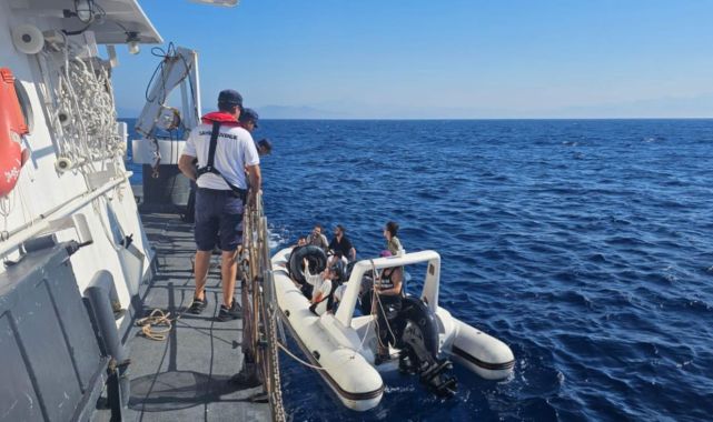 İzmir'de 25 düzensiz göçmen kurtarıldı