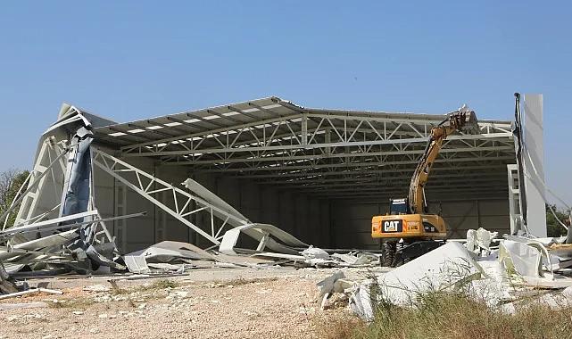 Nilüfer'de iki kaçak yapı daha yerle bir edildi