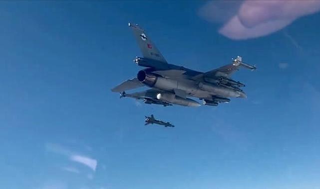 PKK’ya darbe üstüne darbe! 12 terörist etkisiz…
