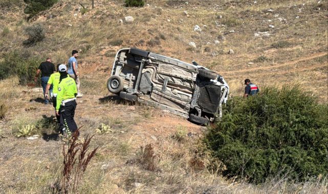 Sivas'ta hafif ticari araç devrildi: 6 kişi yaralandı