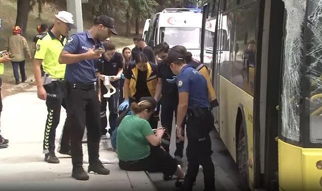Tır, İETT otobüsünün üzerine devrildi