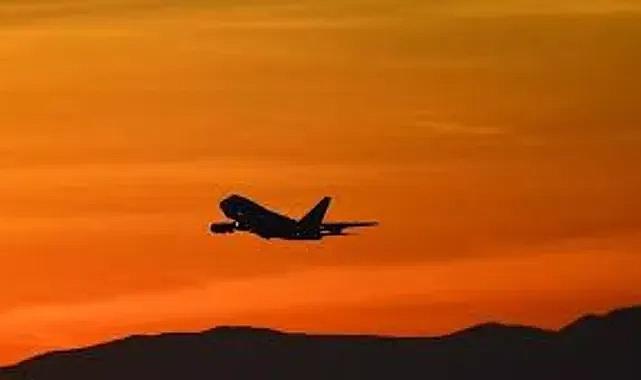 Uçuş sırasında pilot bayıldı, uçak acil iniş yaptı