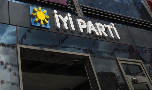 Ahırlı Belediye Başkanı Üzlük, İyi Parti'den istifa etti