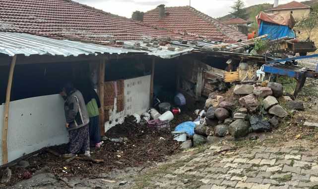 Ankara Çubuk'ta sağanak su baskınlarına neden oldu