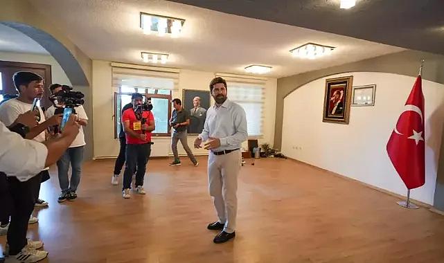 Belediye başkanına büyük şok! Makam odasındaki eşyaları kamyona yükleyip götürdüler