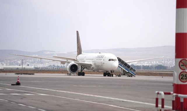 Bomba ihbarı nedeniyle Erzurum'a zorunlu iniş yapan uçak Hindistan'a gitti