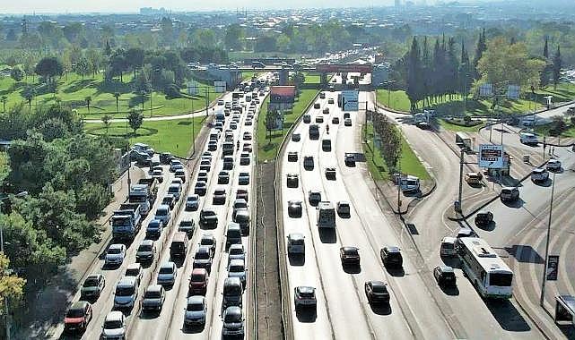 Bursa'da okullar açıldı yollar tıkandı