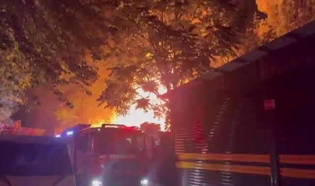 Bursa'da palet fabrikasında yangın çıktı!