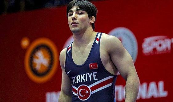 Bursalı güreçiden bronz madalya
