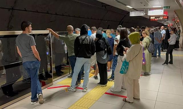 İstanbul'da metro arızası: Yolcular vagonda kaldı