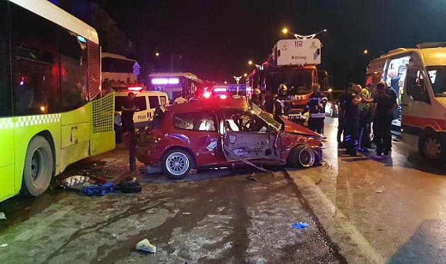 Kocaeli'nde otomobil belediye otobüslerine çarptı: 1 ölü