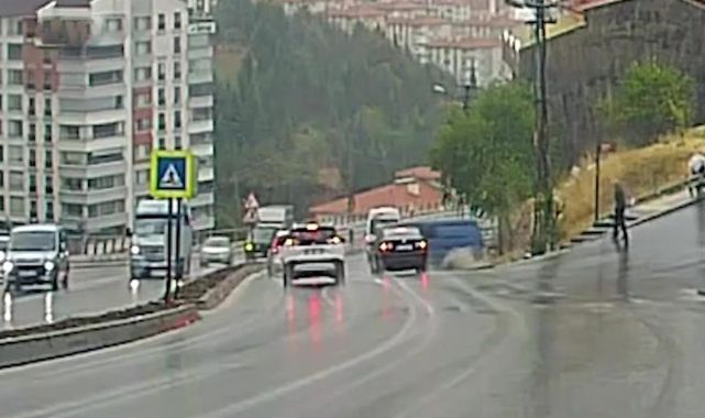 Kontrolden çıkan minibüs kayalıklara böyle çarptı