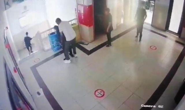 Öğretmen heimlich manevrasıyla öğrencisini kurtardı