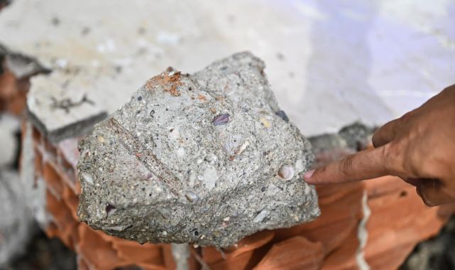 Riskli binanın betonundan deniz kabukları çıktı
