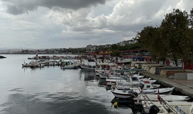 Tekirdağ'da fırtına nedeniyle balıkçılar limana eli boş döndü