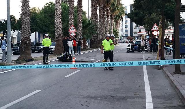 Adana'da devrilen motosikletteki 2 kişi hayatını kaybetti
