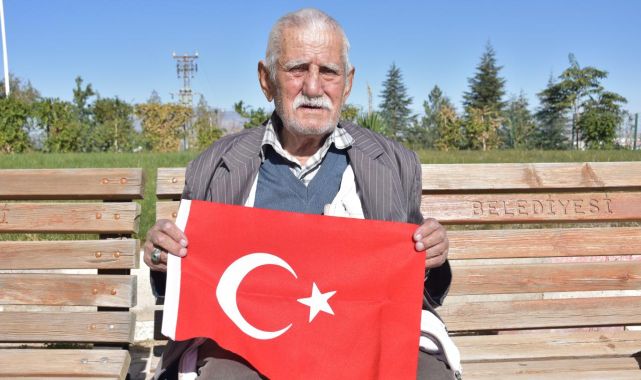 'Ayyıldız dede' yaptığı bağışlarla madalya ve berat ile onurlandırıldı
