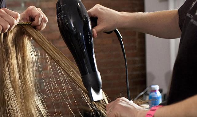 Bakanlık yasaklanan saç kurutma makinesi markasını duyurdu: Fotoğrafını 'can güvenliği tehlikesi' diyerek paylaştı
