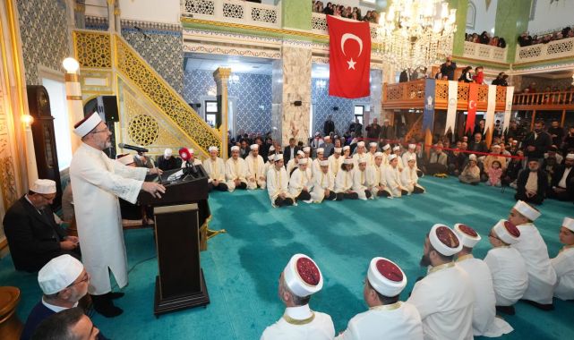Diyanet İşleri Başkanı Erbaş, hafızlara icazet belgelerini verdi