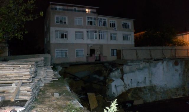 İstinat duvarı çöktü… korku dolu anlar