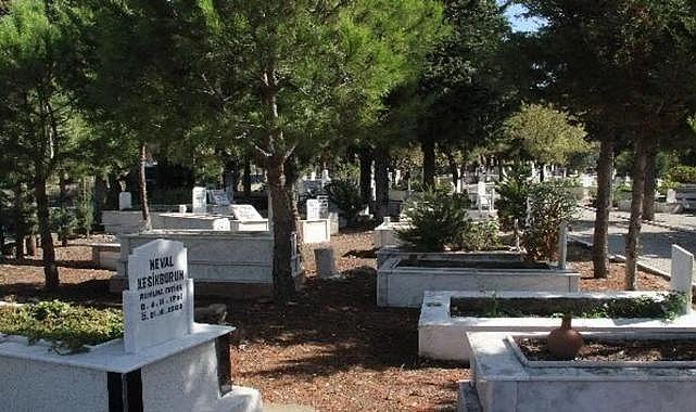 İzmir'de kazılan bir mezardan başka 2 insanın kemikleri bulundu